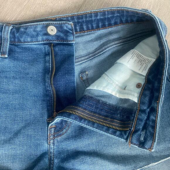 Abercrombie & Fitch High Rise Denim Short‎ 2.5” Medium Wash Stretch Size 28/6 - Picture 3 of 5